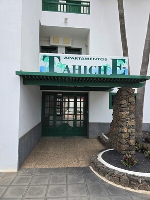 Exterior detail - Cozy studio in a quiet complex centrally located direct access to the beach (Costa Teguise)