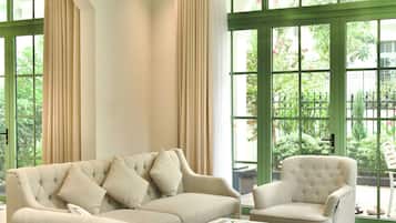 Luxury Villa, City View | Living area