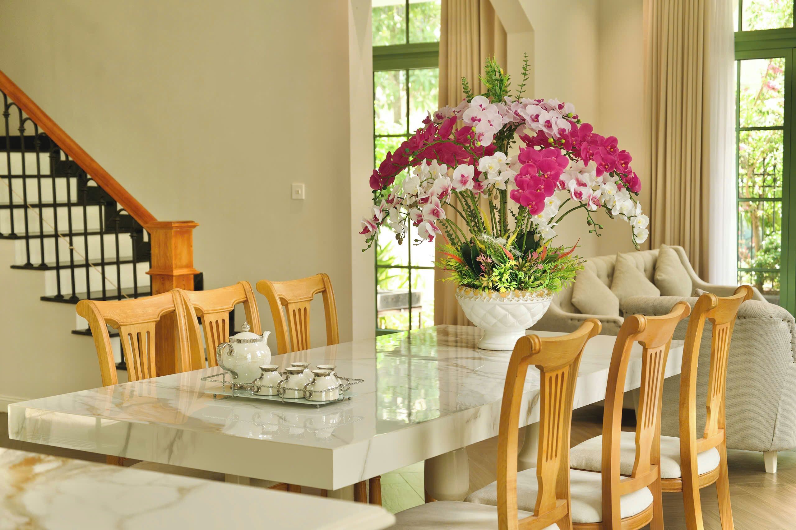 Luxury Villa, City View | Dining