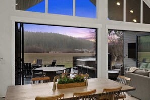 Dining - 4BR Meadow Mt View, Hot Tub, Firepit, Chefs Kitch (Cle Elum)