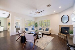 TV, fireplace, stereo, offices - HÓZHÓ Cholla: Pool Slide & Swim-Up Bar (Scottsdale)