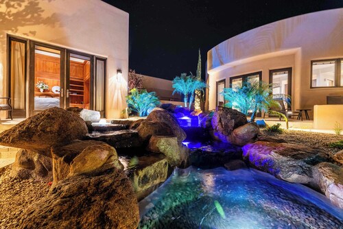 HÓZHÓ | Pool, Swim-up Bar, Sauna, Views & Hot Tub