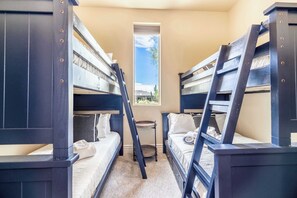 9 habitaciones, escritorio y tabla de planchar con plancha 