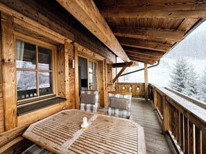 Outdoor dining - Ski-in/Ski-out directly next to the gondola – KitzSki (Mittersill)