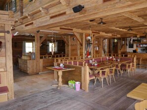 Outdoor dining - Ski-in/Ski-out directly next to the gondola – KitzSki (Mittersill)