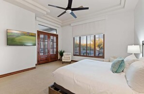 Desk, iron/ironing board, travel crib, WiFi - HÓZHÓ Desert Views | Pool | Theatre | Pickleball (Scottsdale)