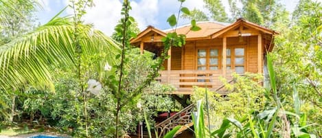 Chambre pour lune de miel, balcon, vue sur la piscine | Extérieur