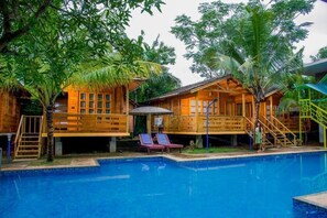 デラックス ダブルルーム バルコニー プールビュー | プール | 15 つの屋外プール