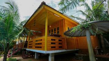 Habitación doble Deluxe, balcón, vista a la alberca | Exterior