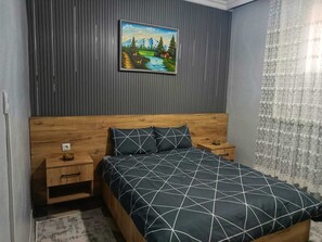 2 bedrooms, iron/ironing board, bed sheets, wheelchair access