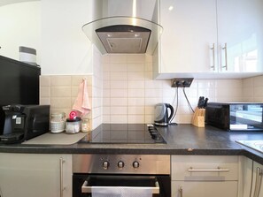 Private kitchen - Modern 1BR Flat in Central Harrow | Sleeps 4 (Harrow)