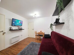 TV - Modern 1BR Flat in Central Harrow | Sleeps 4 (Harrow)