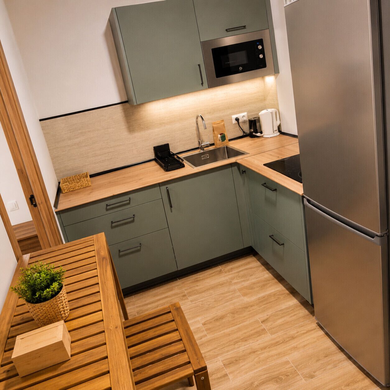 Fridge, microwave, coffee/tea maker, electric kettle