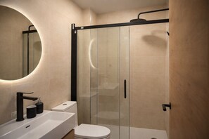 Shower, hair dryer, towels - Collection Las Ventas Apartment 1D near the Bullring (Madrid)