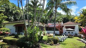 Outdoor dining - Our Private Oasis Awaits at Jicaro Beach Villa! (Acajutla)