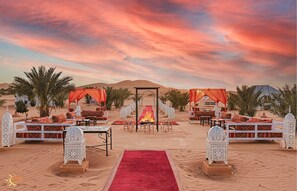 Tempat makan outdoor