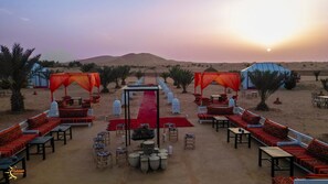 Outdoor dining - Merzouga Desert Camp (Merzouga)