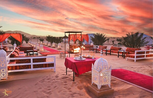 Tempat makan outdoor