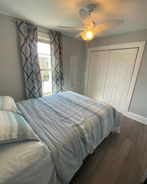 Room - 2-bedroom, 1-bath vacation rental located just three blocks from the boardwalk! (Wildwood)