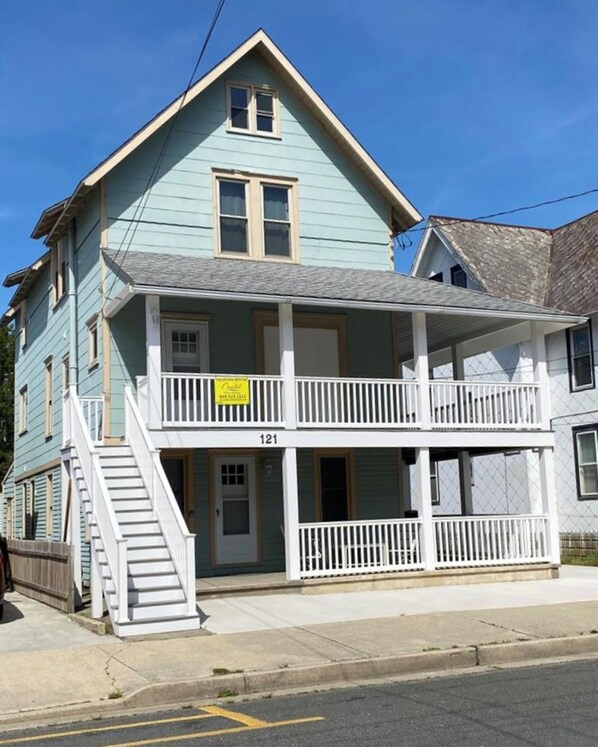 Exterior - 2-bedroom, 1-bath vacation rental located just three blocks from the boardwalk! (Wildwood)