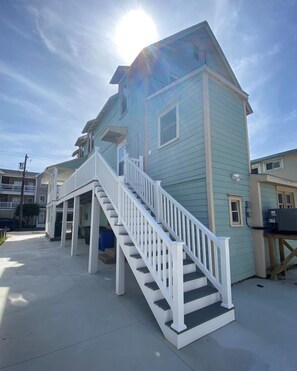 Exterior - 2-bedroom, 1-bath vacation rental located just three blocks from the boardwalk! (Wildwood)