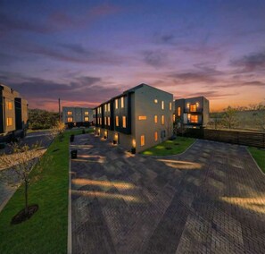 Exterior - Nashville Hideaway - Rooftop - Fire Pit Nights (Nashville)