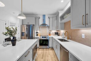 Microonde, forno, piano cottura, lavastoviglie