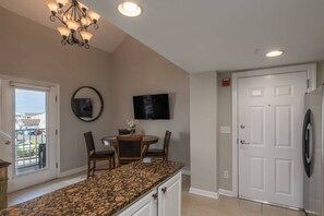Dining - Ocean Block Steps to the Beach Covered Parking Walk to Restaurants & Shops, Free* Golf @ Bear Trap (Dewey Beach)