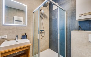 Shower, hair dryer - Ferienwohnung Wald im Pinzgau (Wald im Pinzgau)