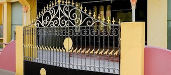 Deluxe Guna Residency