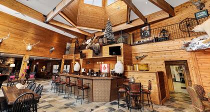 Luxury Lakefront Estate - Sleeps 24 - Near Muskoka