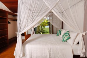 Room - Sophisticated retreat in Itapororoca, Trancoso, with 6 bedrooms and ocean views. (Trancoso)