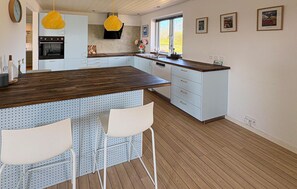 Coffee/tea maker, fridge, microwave, dishwasher