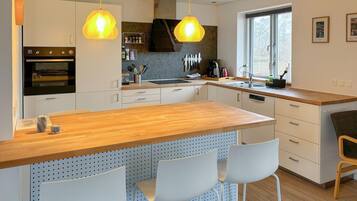 Fridge, microwave, dishwasher, coffee/tea maker