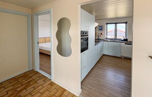 Coffee/tea maker, fridge, microwave, dishwasher