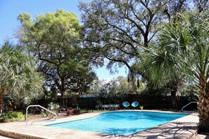 Pool - Private Pool + Fire Pit ~ Sleeps 8 ~ Bike to Beach & Dining (Jacksonville Beach)