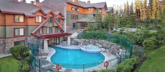 Resort stay in the mountains in  Canmore Alberta, minutes away from Banff