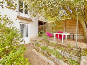 Terrace/patio - Large T2 near Poitiers train station, 12-minute drive from Futuroscope (Buxerolles)