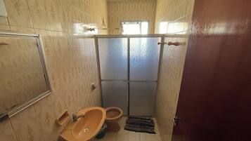 Basic Single Room | Bathroom