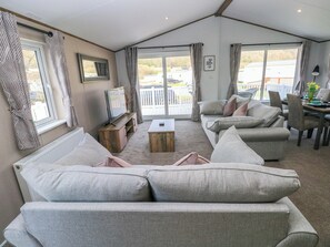 Living area - 148 Dukes Meadow (Carmarthen)