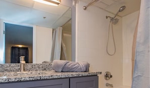 Towels, soap, shampoo, toilet paper - Lux Mins To "Atrium & Novant" Uptown Char Airport (Charlotte)