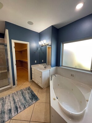 Towels, toilet paper - Waterfront Oasis w/ Pool, Hot Tub, Golf Course + South Padre Island (Laguna Vista)