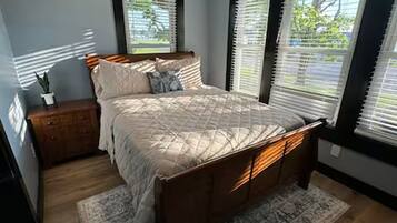 3 habitaciones, tabla de planchar con plancha, wifi y ropa de cama
