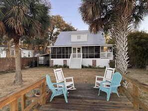 Terrace/patio - THE RIVERSIDE RETREAT WITH FLOATING DOCK (Midway)