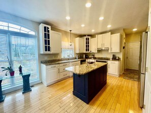 Microwave, oven, stovetop, dishwasher - Spacious equipped 4-bedroom 3.5 bath estate home-Fox Chapel Borough- Pittsburgh (Pittsburgh)