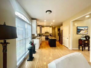 Interior - Spacious equipped 4-bedroom 3.5 bath estate home-Fox Chapel Borough- Pittsburgh (Pittsburgh)