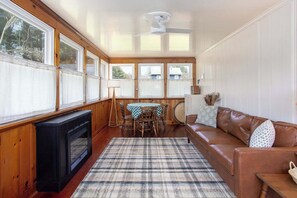 Fernseher, Kamin, Videospiele, Arbeitsbereiche
