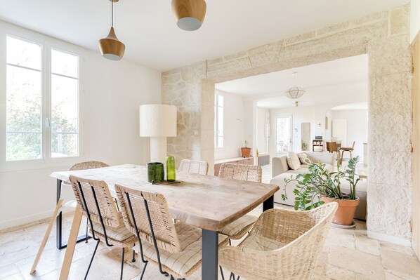 Dining - Mas & Gîte : Swimming pool, River & Sainte Baume Forest (Auriol)