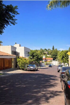 Property grounds - BOWRA SUITE FIORI, CONSULATE AREA (Zapopan)