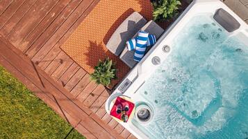 Bain à remous extérieur